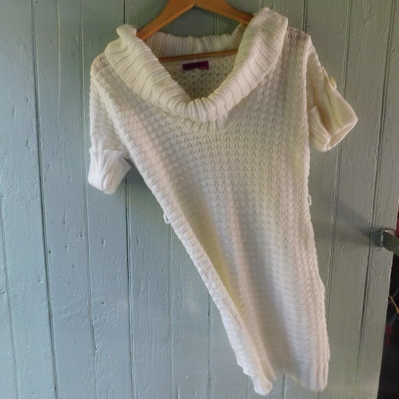 🐾Cream Turtleneck Sweater🐾 - Picture 3 of 9